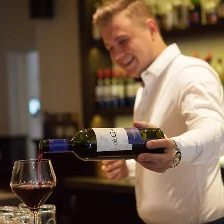 Hotel Aalsmeer 호텔 4*